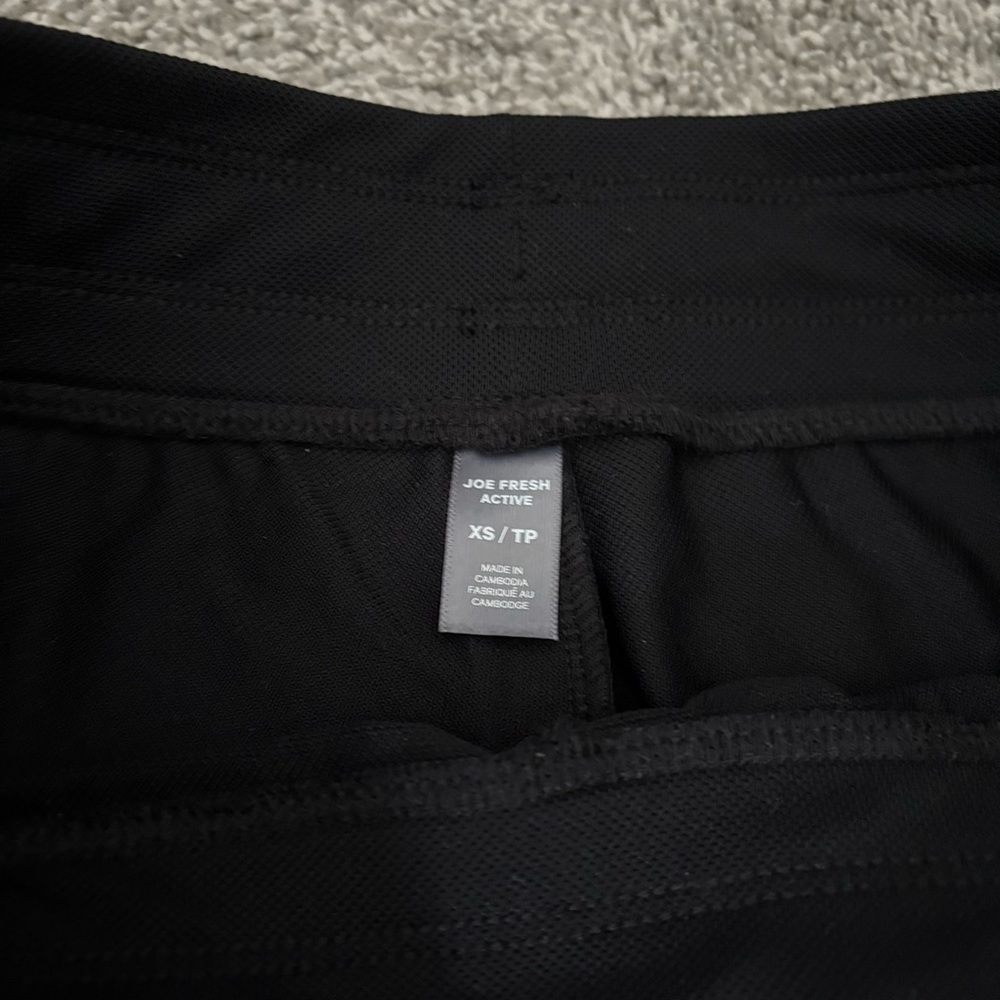 3/$25 Joe Fresh Active Cropped Joggers - Picture 3 of 5